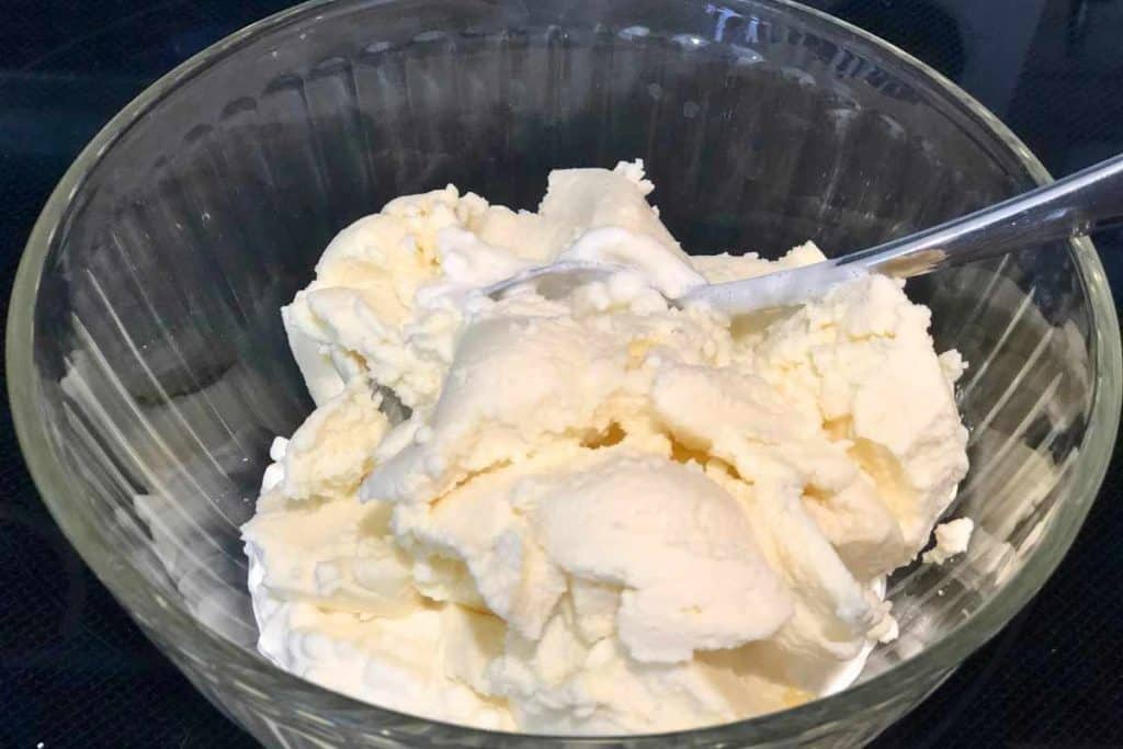 Rictotta cheese on top of the cottage cheese in the glass bowl.